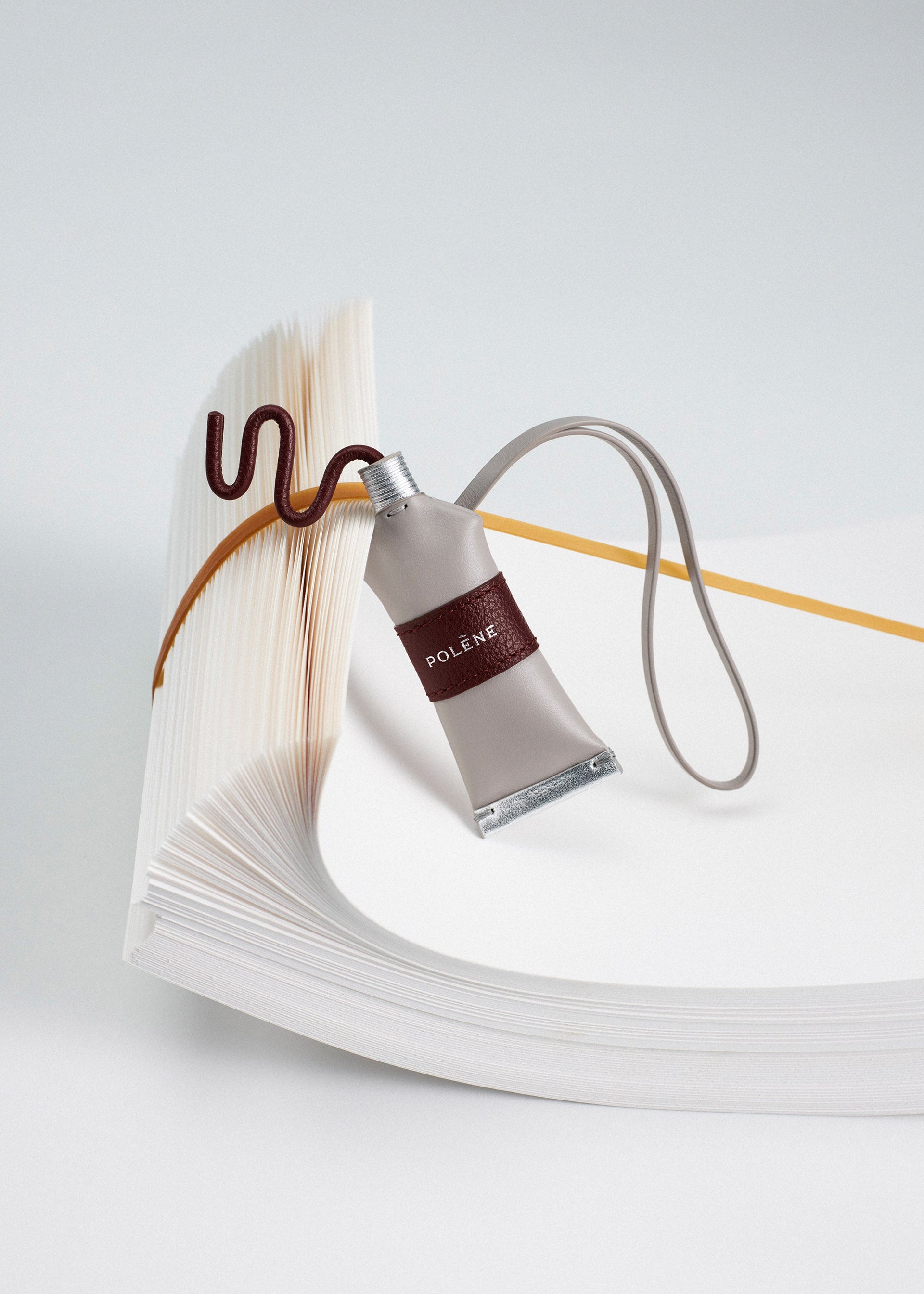 チャーム “Le Peintre” - ダークチェリー