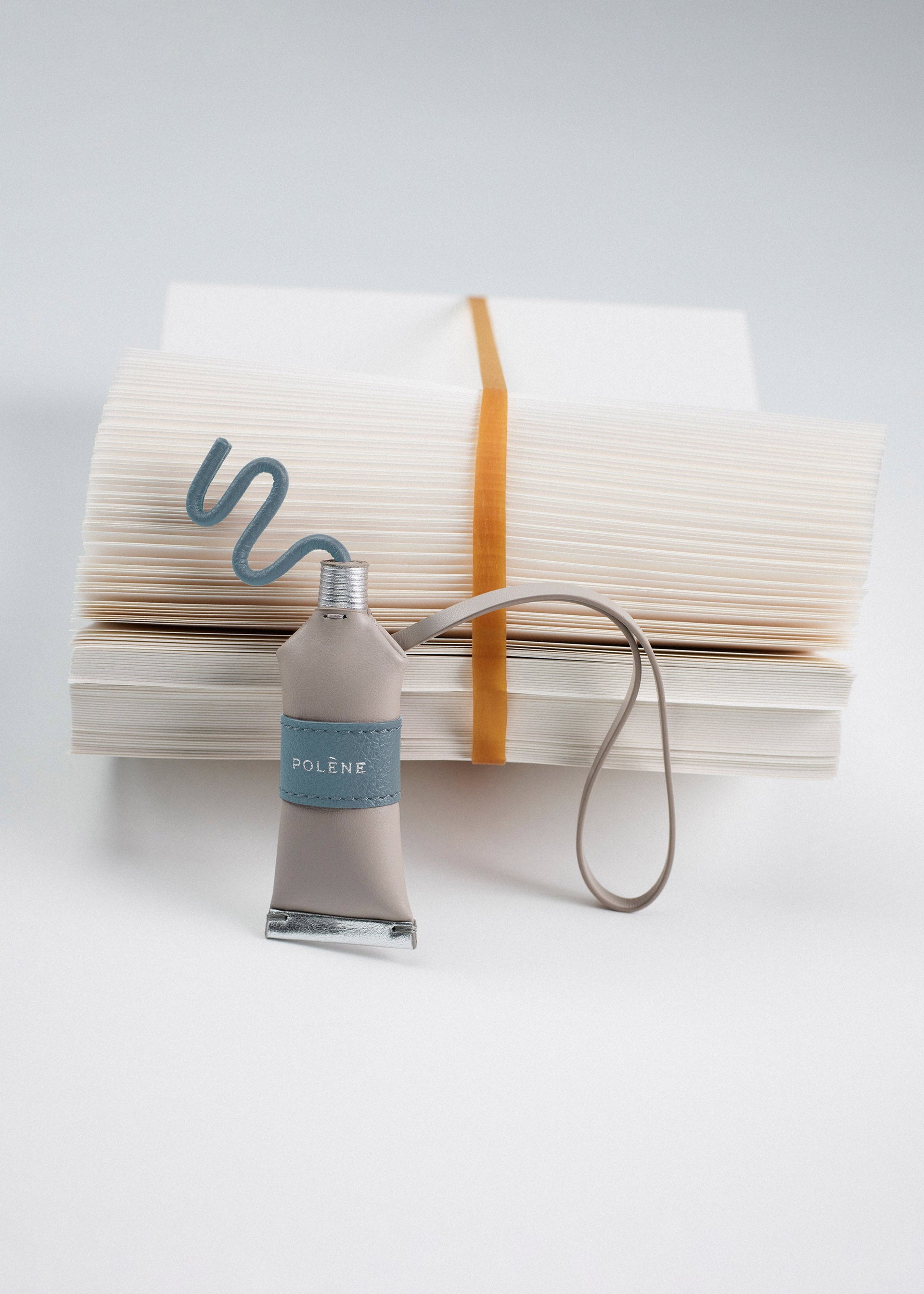 チャーム “Le Peintre” - ブルーグレー