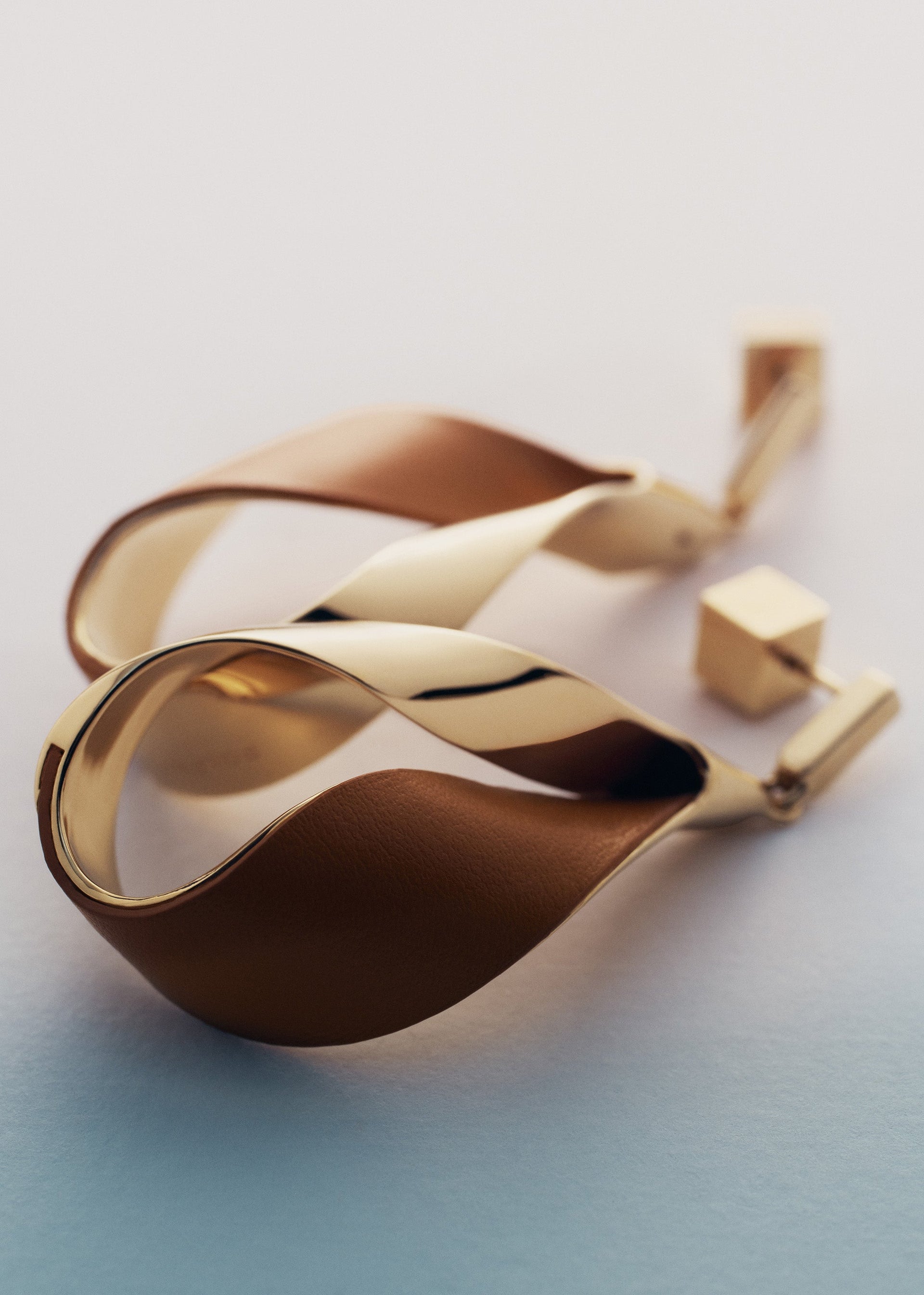 Ormé ドロップピアス - ゴールドカラーxキャメル