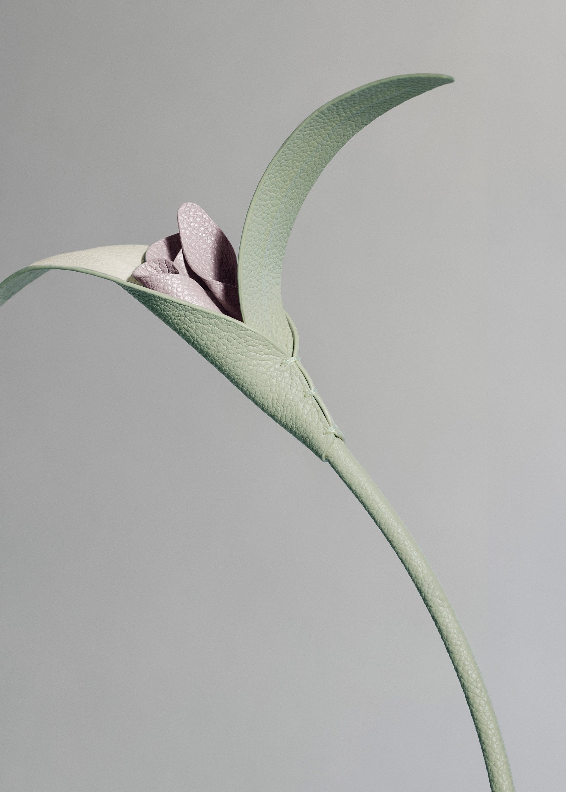 Touka レザーフラワー - フレッシュアーモンド