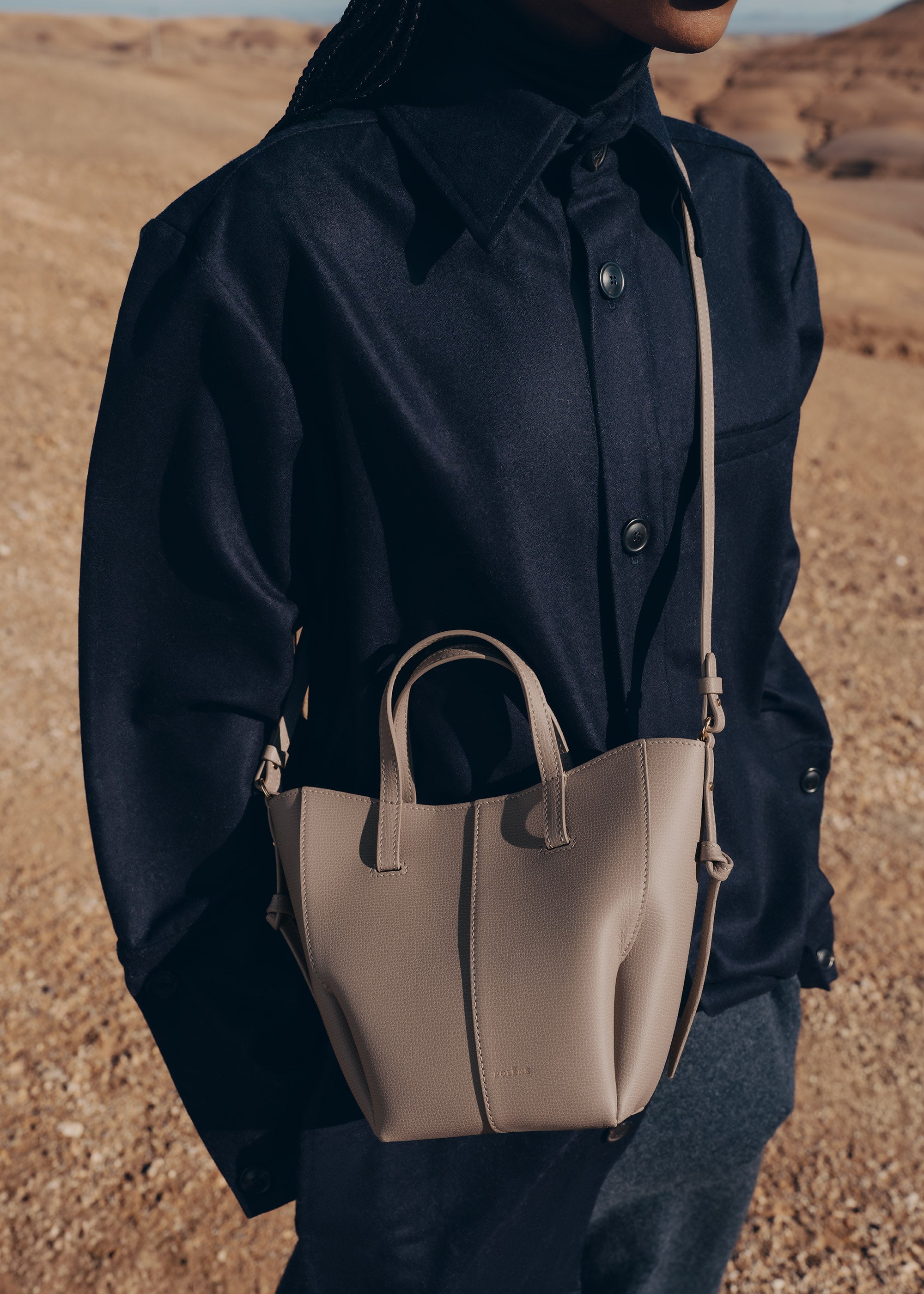 Polène | バッグ - Cyme Tote Nano - テクスチャード トープ – Polène JP