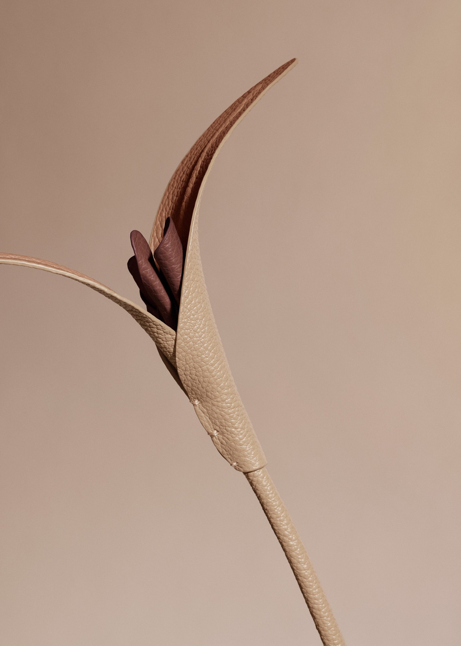 Touka レザーフラワー - ベージュ