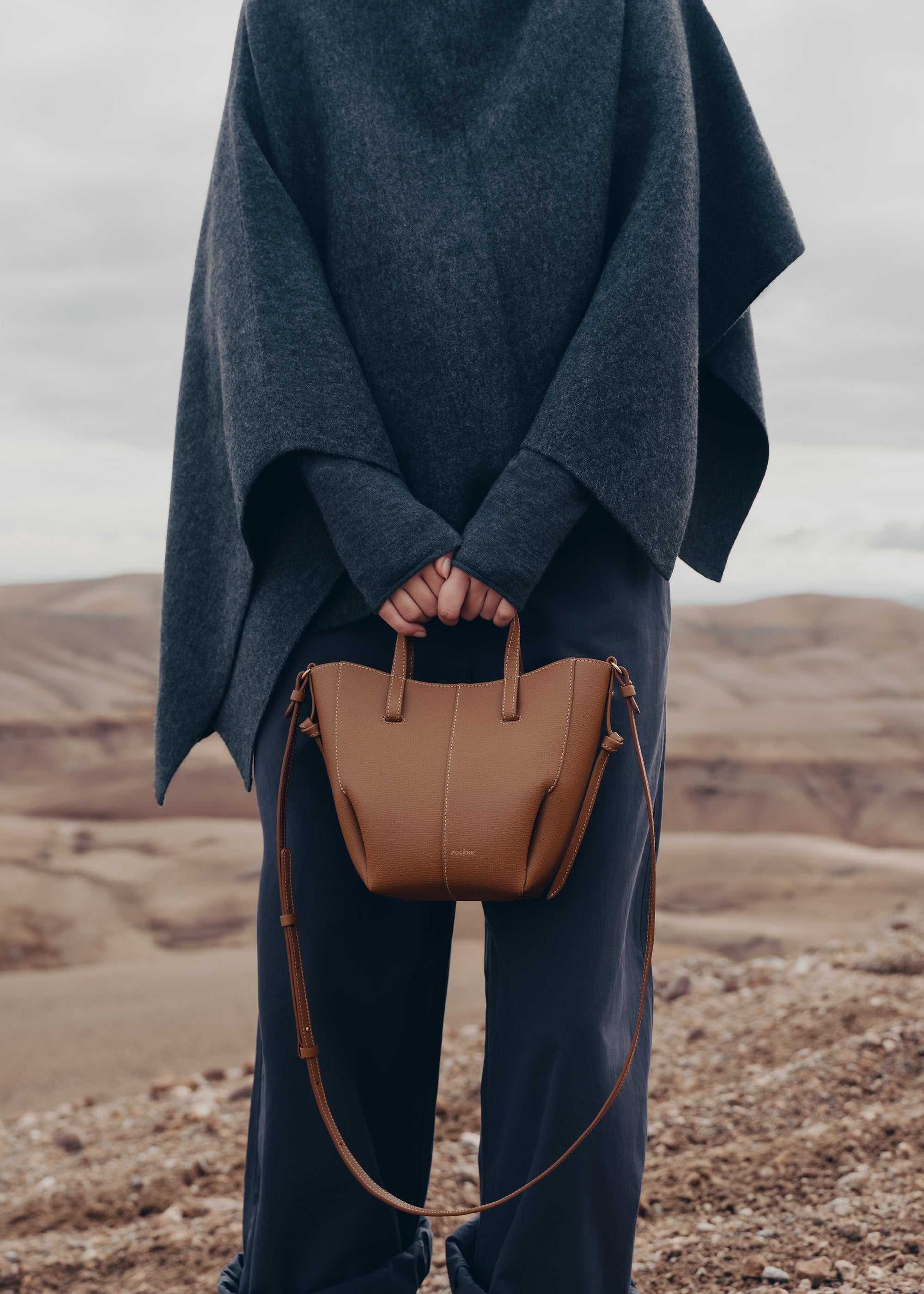 Polène | バッグ - Cyme Tote Nano - テクスチャード キャメル – Polène JP