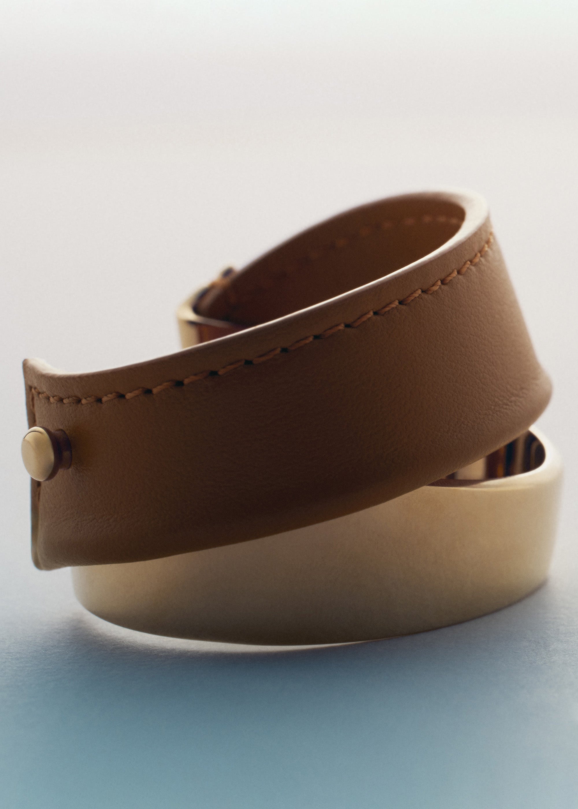 ボッデガヴェネタ　レザーバングル　キャメル CXC シーエックスシー ／レザーバングル（camel/gold)｜Accessory