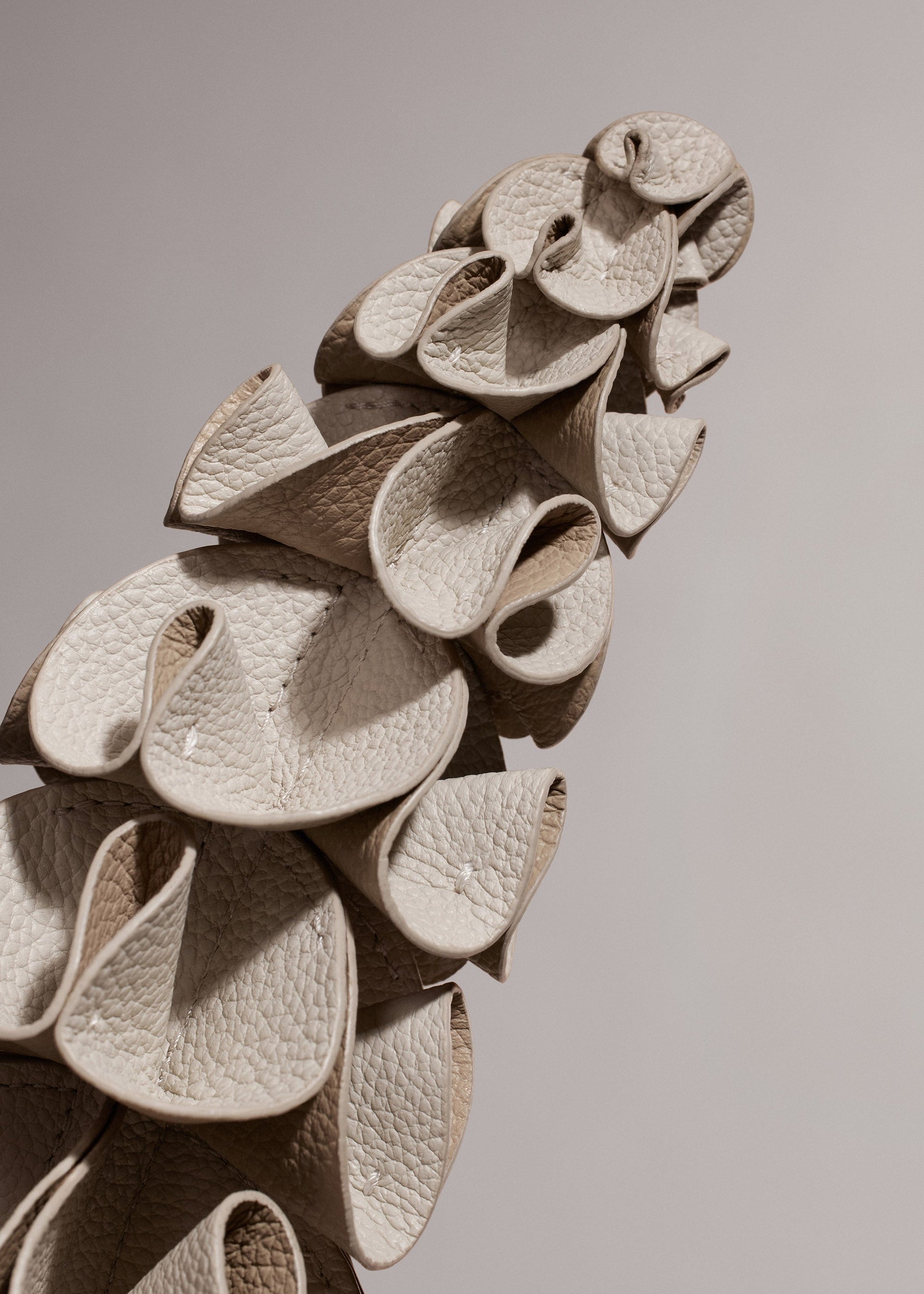 Orki レザーフラワー - チョーク