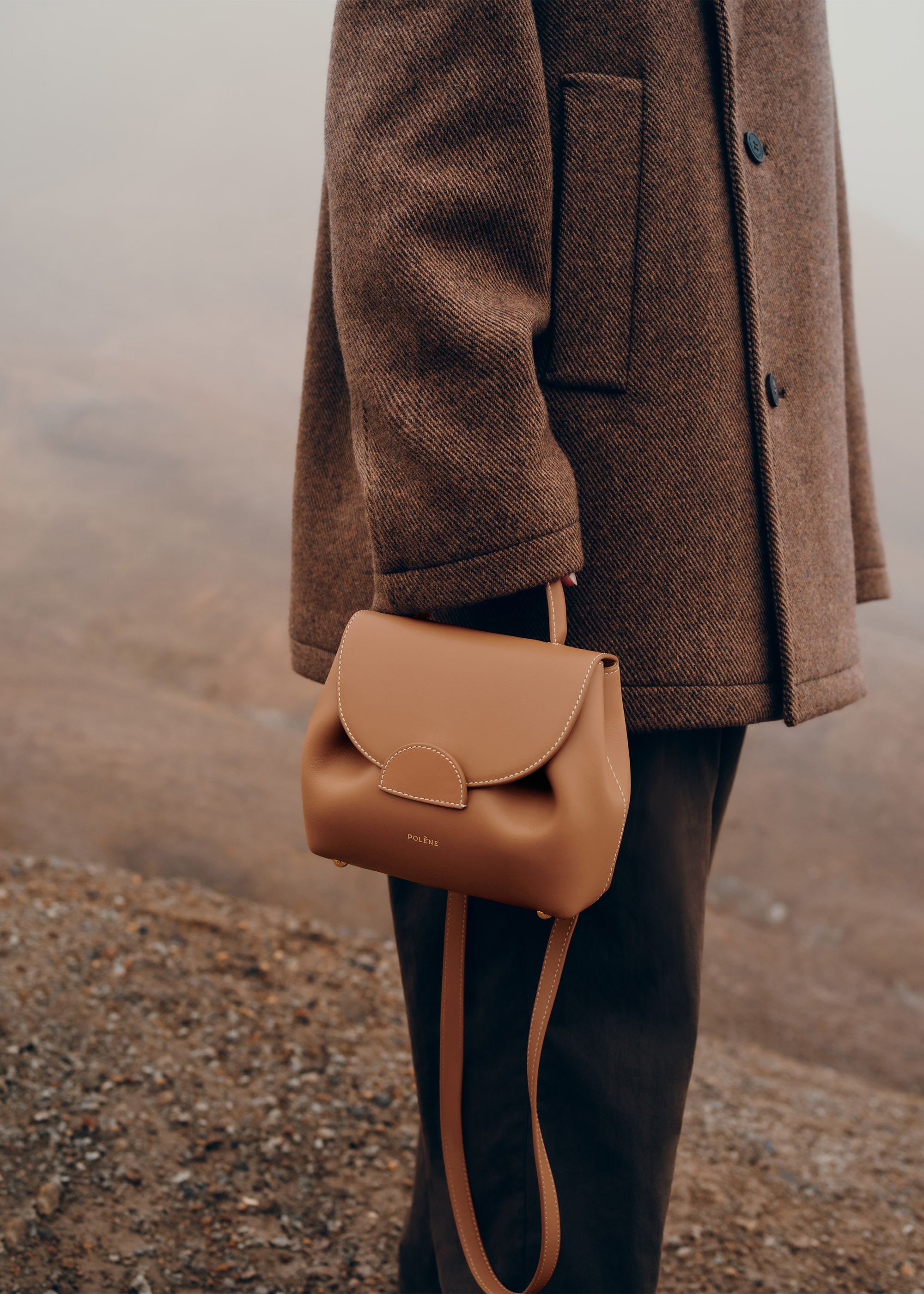 多様なセレモニーシーンで頼れる最旬人気メゾンのおすすめオケージョンバッグは、ポレーヌのNUMÉRO UN