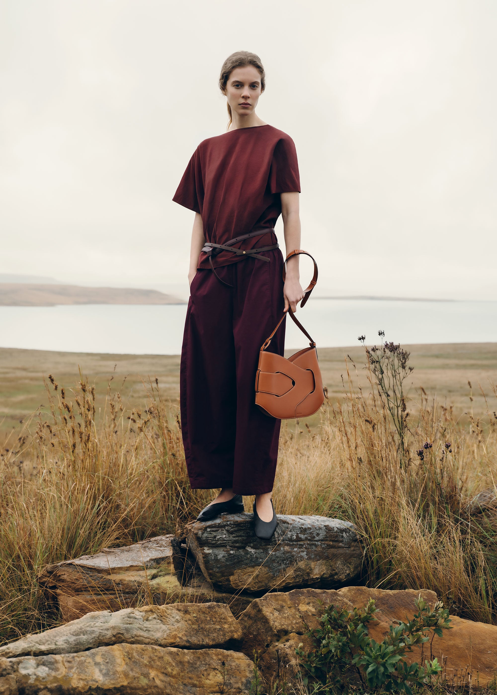 ［正規品］ポレーヌ nodde ショルダーバッグ ブラウン色 Polène | バッグ - Nodde Hobo - コニャック スムース – Polène JP