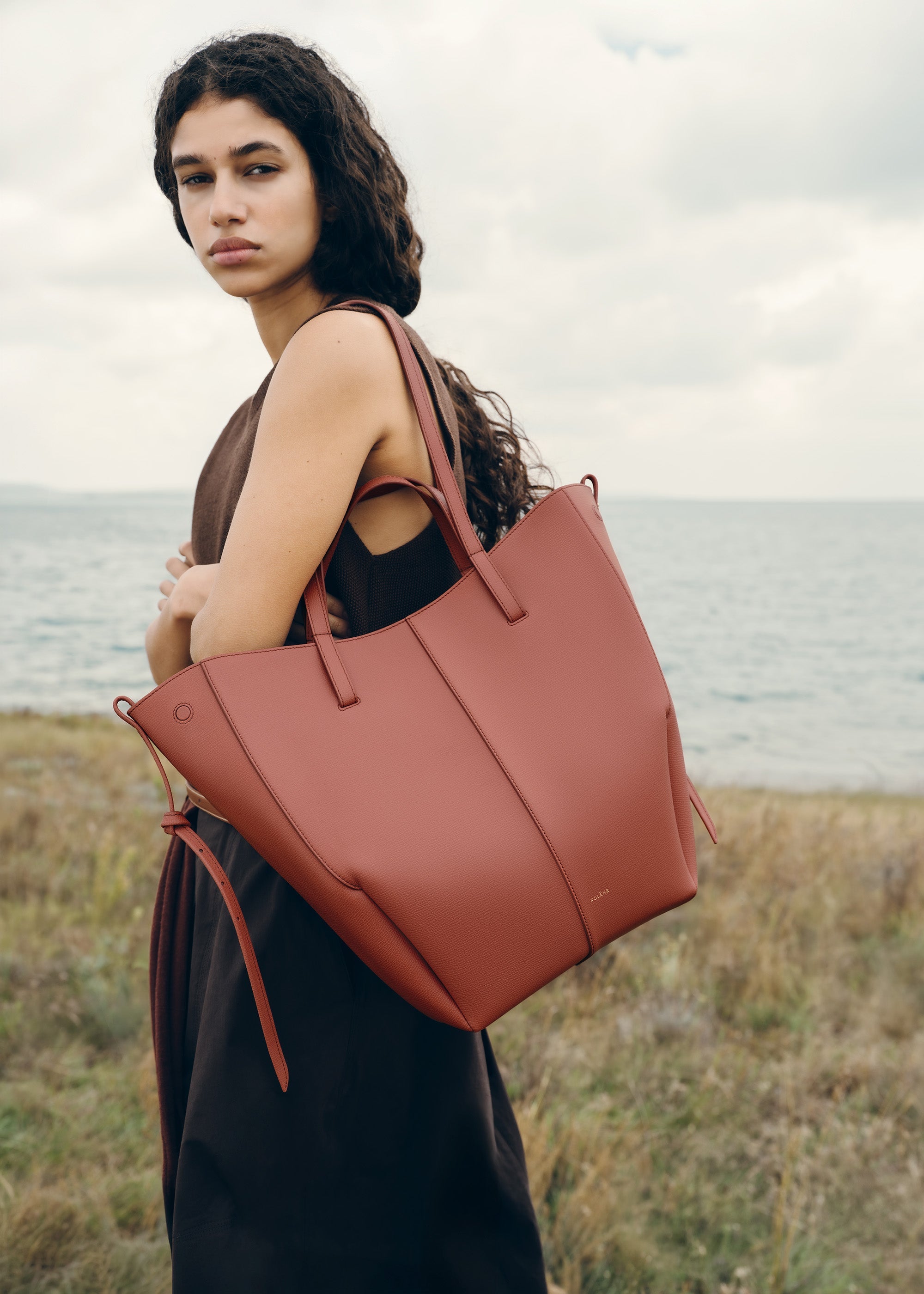 Polène | バッグ - Cyme Tote - テクスチャード テラコッタ – Polène JP